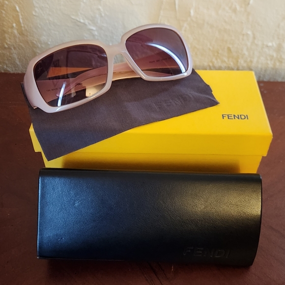 FENDI Vintage Pink Sunglasses in Case - Picture 2 of 7